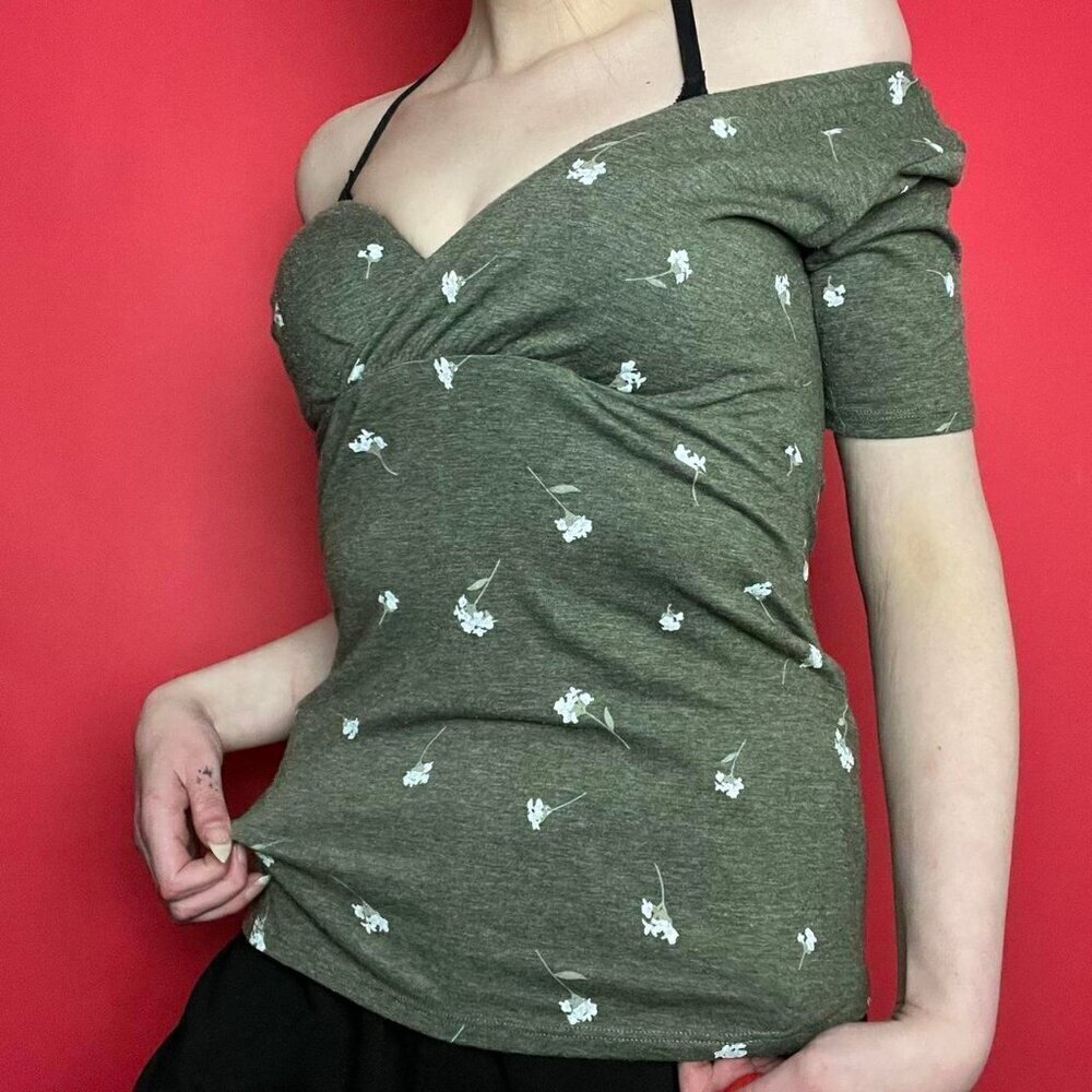 Thyme / Dark green cottage top with white  florals 🤍💚​​​​​​​​